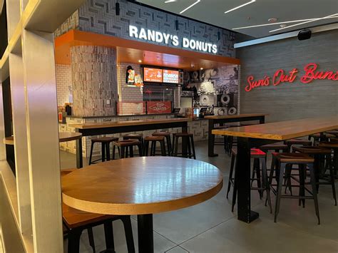 RANDY'S DONUTS - RESORTS WORLD, Las Vegas - Restaurant Reviews & Photos ...