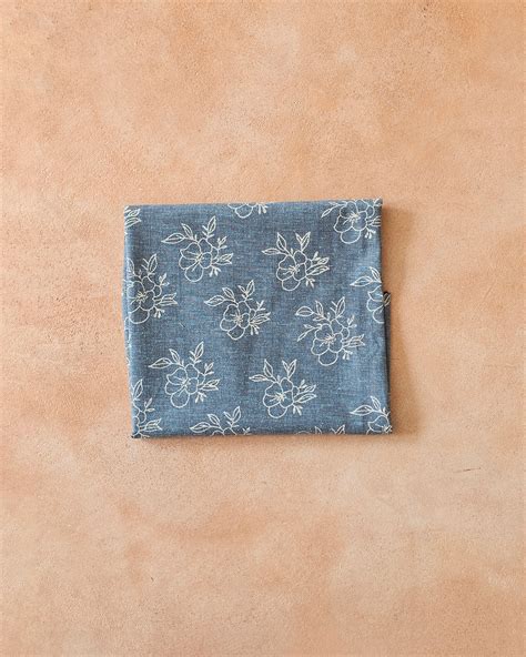 Rose, Off white – minimal indian