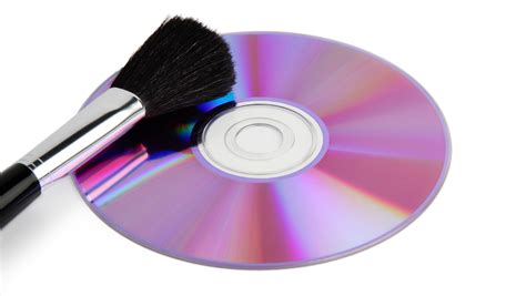 Clean CD Disc with Toothpaste 的图像结果