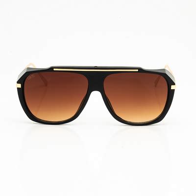 Que Universe - Redefine Yourself with Premium Sunglasses