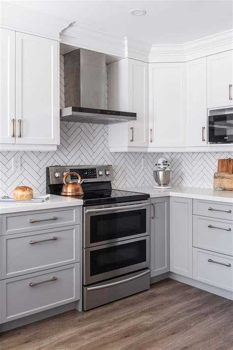 20+ Gray and White Kitchen Cabinets (TIMELESS COMBINATION) | Grey ...