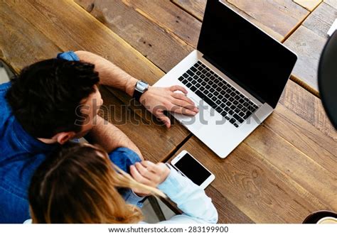2 People Using a Computer 的图像结果