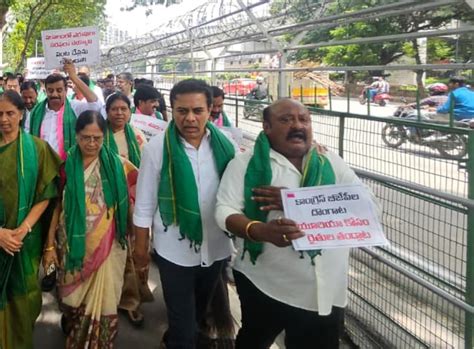 BRS KTR detained, walks out of police vehicle, reaches Telangana ...