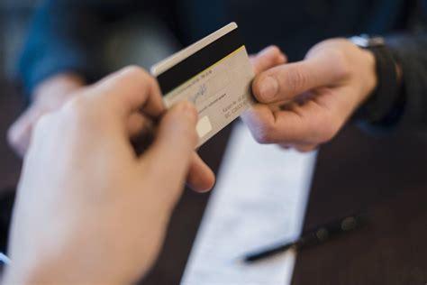为什么不建议注销信用卡？注销信用卡的弊端是什么？如何正确使用