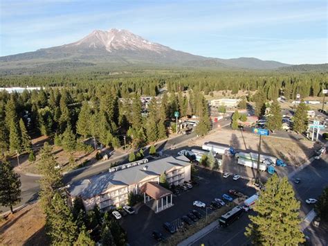 COMFORT INN MOUNT SHASTA AREA (Weed) - Hotel Reviews, Photos, Rate ...