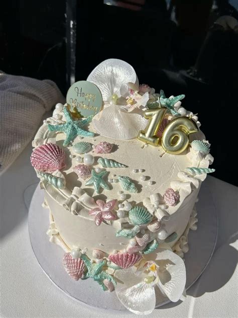 Pin by Jana Topinkova on Kreslení | Birthday cakes for teens, Beach ...