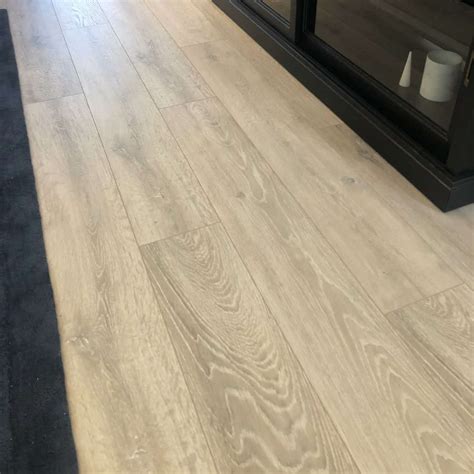 Colorado Oak 12 mm Laminate Floor - Right Price Tiles