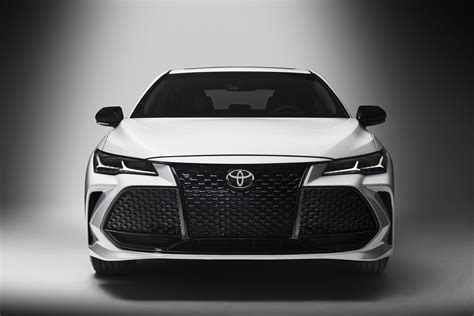 Toyota Avalon XSE Hybrid; First-Ever Nightshade Edition - MotorWeek