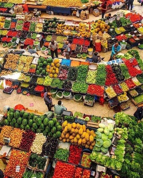 Colourful Local Market 的图像结果