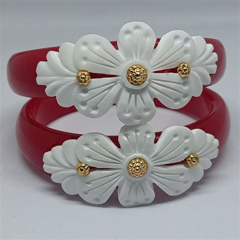 Sakha Pola Bangle with Conch Shell Design – Sakhari Sakhapola
