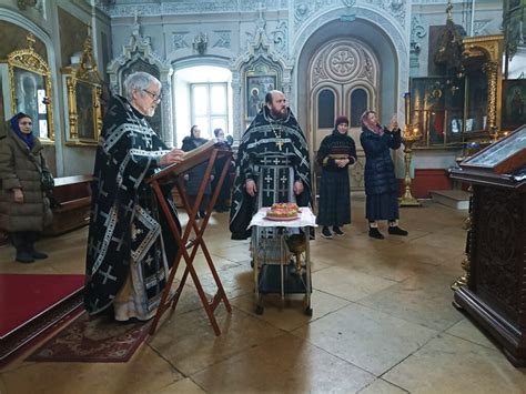 Молебный канон великомученику Феодору Тирону и освящение колива в ...