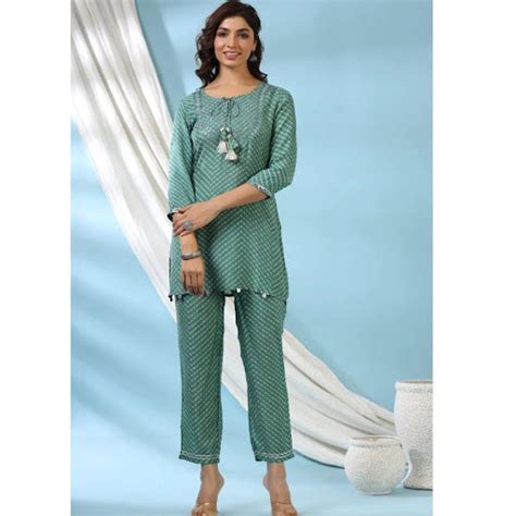 Be a head turner with these beautiful ethnic Diwali dresses for women