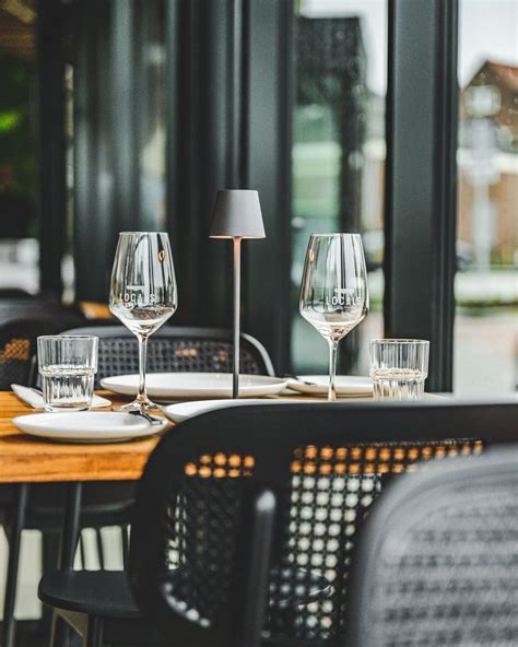 locals restaurant 的图像结果