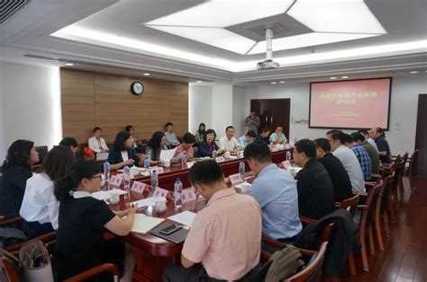 众专家、学者、企业家齐聚徐家汇，共同研讨徐汇体育产业发展_上海