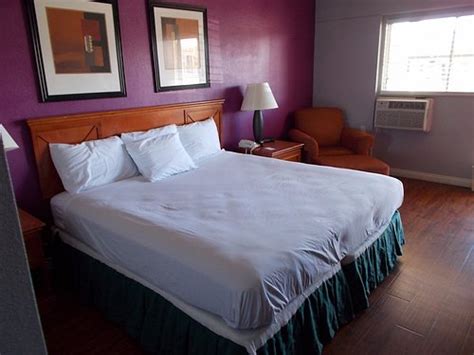 SANTA FE INN AND SUITES PUEBLO - Hotel Reviews, Photos, Rate Comparison ...