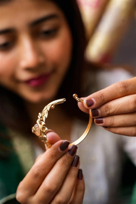 Jeesha Gold Plated Kundan Bracelet - Single, Free Size, Adjustable ...