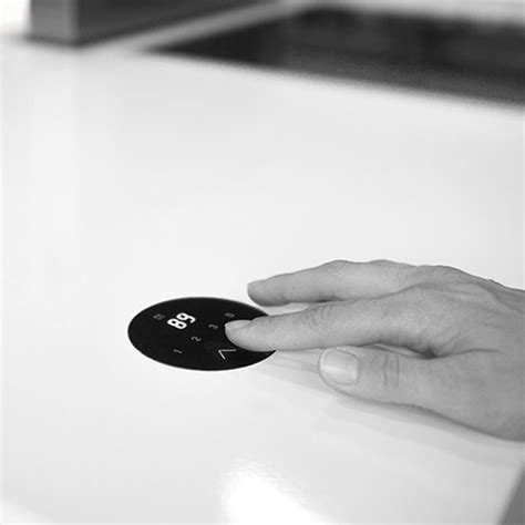 DPT: Panel de control táctil para columnas de elevación en escritorios ...