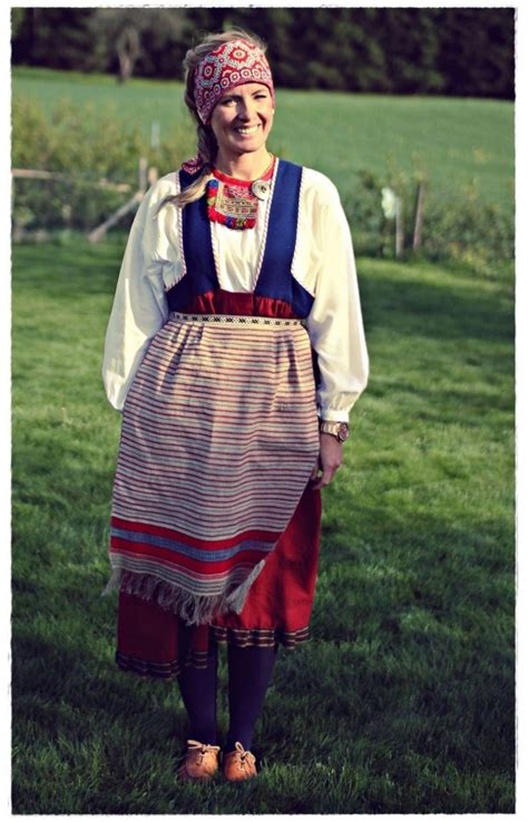 Pin af septembergirl03 på Finnish folk costumes