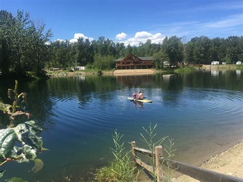 COTTONWOOD COVE RV RESORT (Scotch Creek) - Campground Reviews & Photos ...