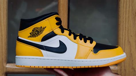 Download Nike Air Jordan 1 Retro High Og 'black/yellow' Wallpaper ...