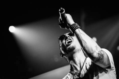 4 Alasan Chester Bennington Bakal Susah Dilupakan Fans-fans nya ...