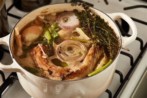 Alison Roman Cooks Thanksgiving in a (Very) Small Kitchen - The New ...