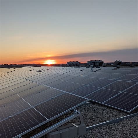 The Ice Cream Depot Keeps Dessert Frozen with Help from the Sun ...