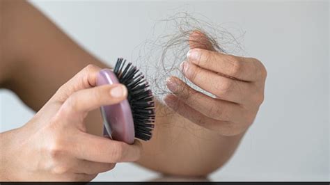 कंघी करते ही हाथ में आ जाता है बालों का गुच्छा तो किचन में मौजूद इस ...