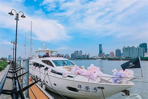 2025 Shanghai Huangpu River Luxurious Private VIP Yacht Cruise
