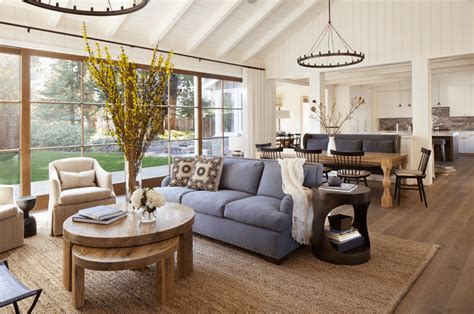 14 Farmhouse-Style Living Room Tips