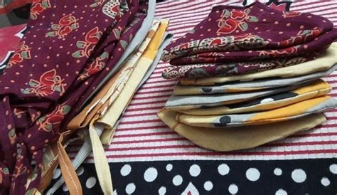 Local Delhiites Are True Superheroes, Making Masks For Hospital Staff ...