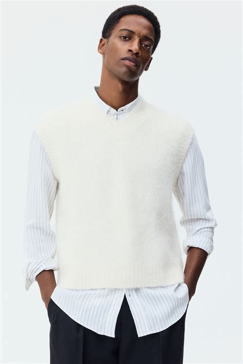 Loose Fit Alpaca-blend sweater vest - Cream - Men | H&M IN