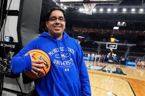 March Madness 2025: Meet Amir Khan, McNeese State sensation