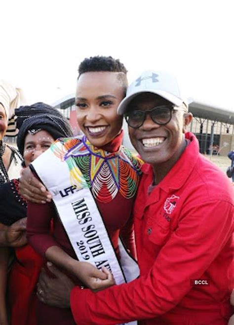 Miss Universe Zozibini Tunzi: “To the best dad in the entire Universe”