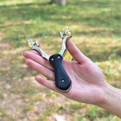 Three Card Black Alloy Folding Slingshot – INDIAN SLINGSHOT