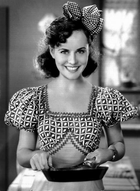 Chaplin-images-videos — Paulette Goddard in Modern times