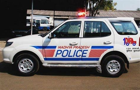 Caught On Cam: 60 People Attack Police Station In MP, Free Recently ...