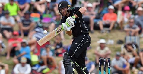 Martin Guptill blasts New Zealand to eight-wicket win in rain-hit 2nd ...