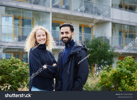 People Standing Linked Together 的图像结果