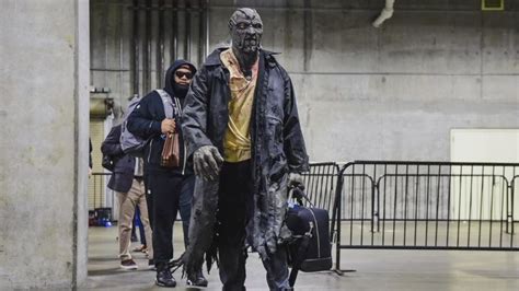 Myles Garrett creates 'Jeepers Creepers' Halloween display at home ...