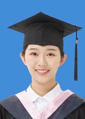 女生云肩搭配学士服拍毕业照，展现满满中国风，颜值更是叫人惊艳