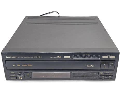 Pioneer LaserDisc & CD Player Model CLD–S201