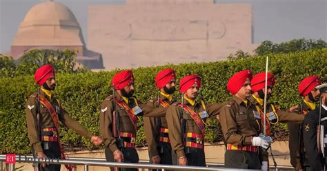Vijay Diwas Parade: Vijay Diwas: BSF organises first-ever parade in ...