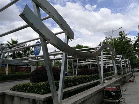 不锈钢廊架雕塑制作大型钢结构廊架大型金属公园廊桥景观雕塑厂家-阿里巴巴