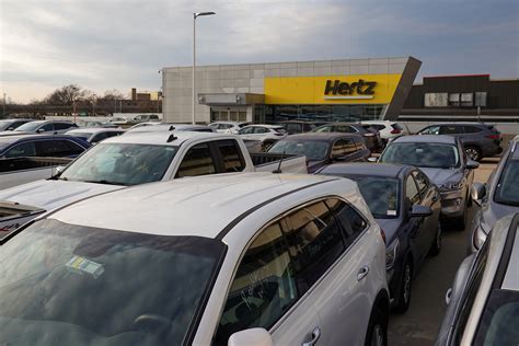 Teamsters inks tentative agreement with Hertz, averting strike | Reuters
