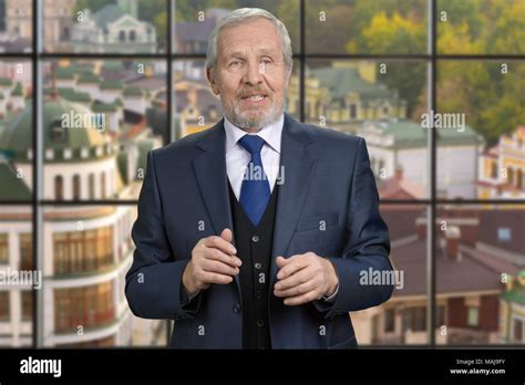 Short Europe Politician 的图像结果