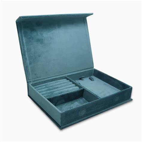 Large Velvet Jewelry Box – Luxury Storage with Magnet Closure