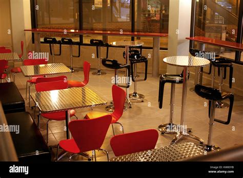 Restaurant Seating Area 的图像结果