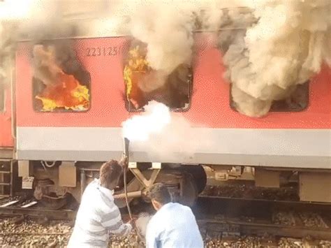 Punjab Garib Rath Train Fire Short Circuit Sirhind Station; Coach ...
