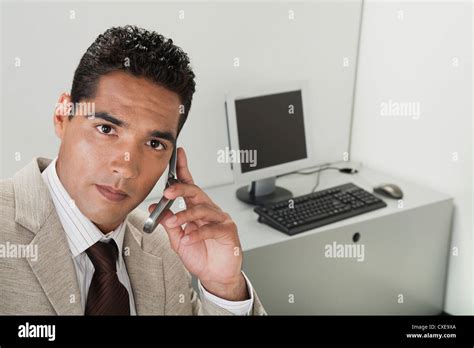 Businessman On Cell Phone 的图像结果